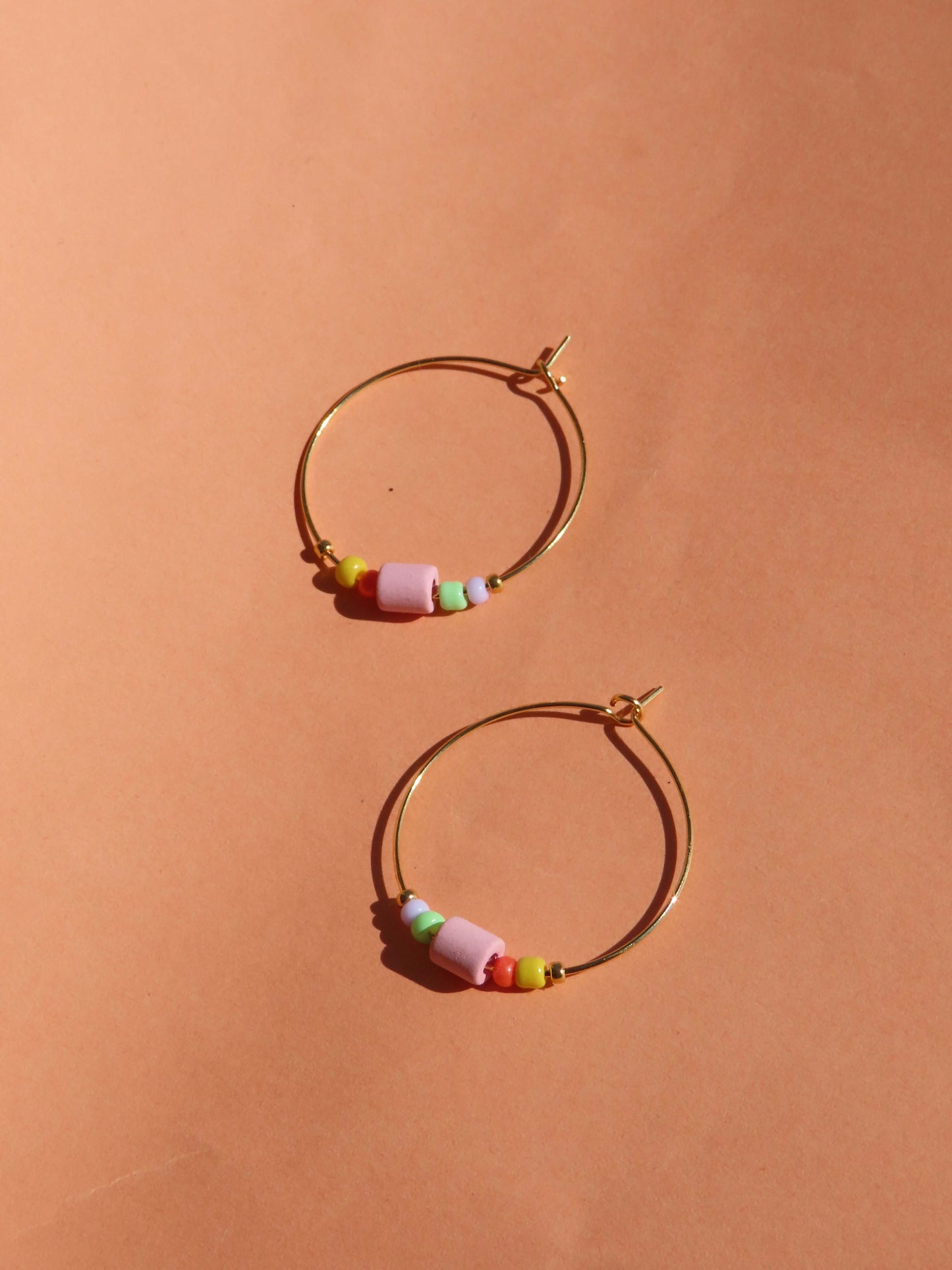 Funky Hoops aus Edelstahl mit bunten Perlen Mix 4