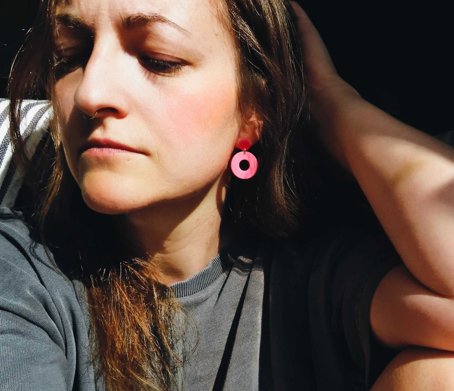 Colorblock Circle Ohrstecker in orange & rosa