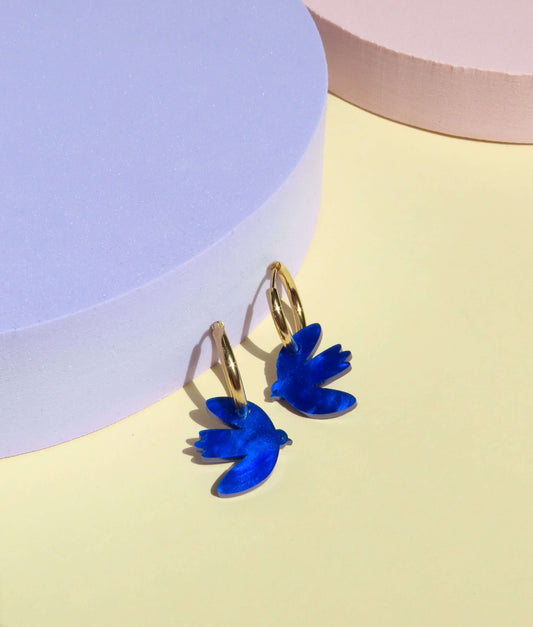 Tintenblaue Dove Creolen aus Edelstahl und Acryl