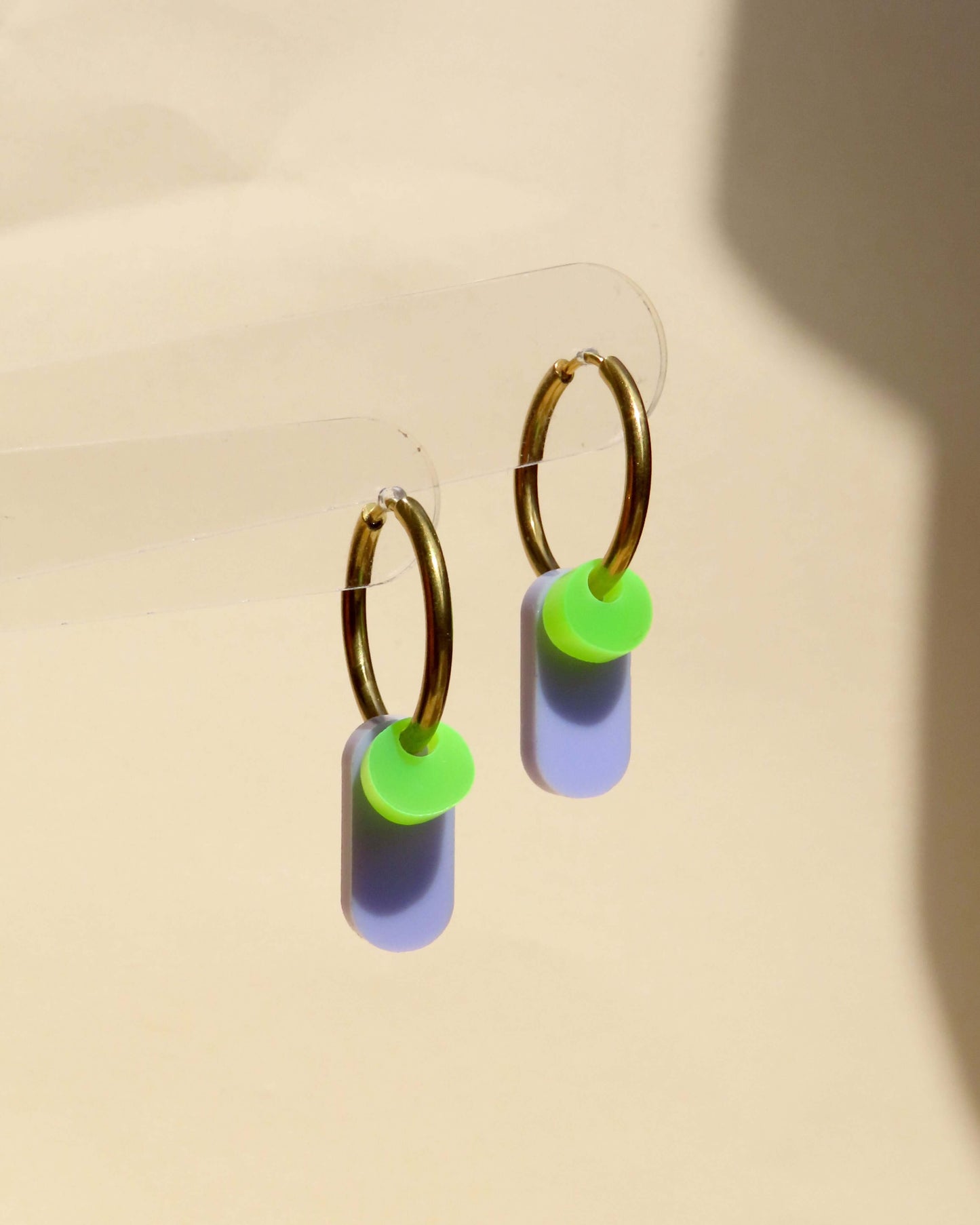 Dopamine Colors Creolen in flieder/neongrün