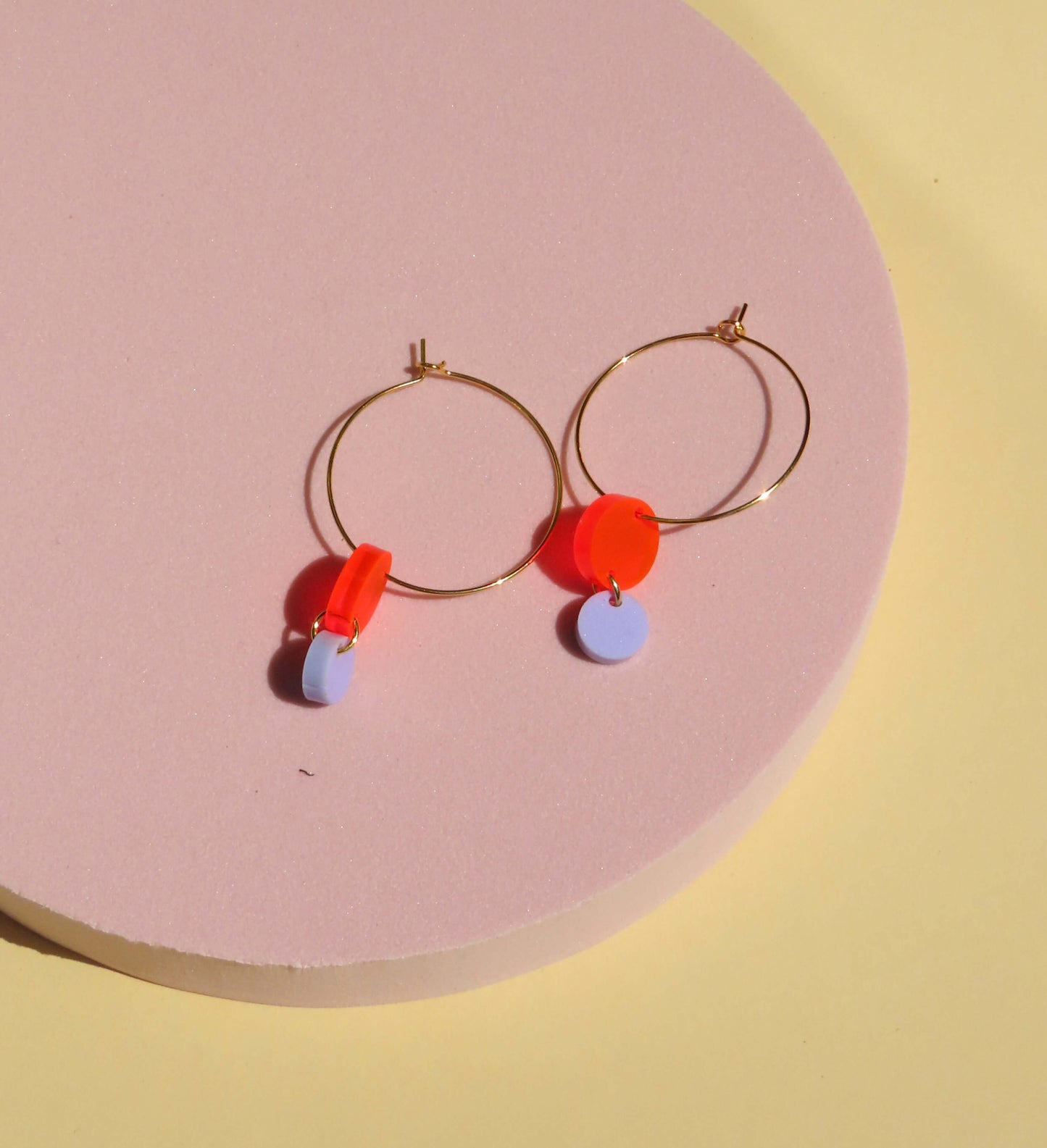 Hoops aus Edelstahl mit orange flieder Kreisen