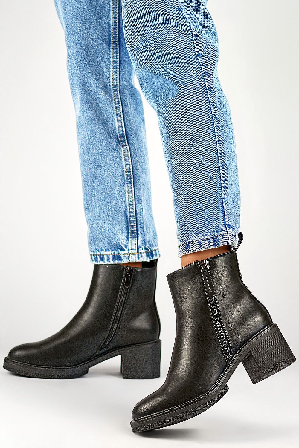 Stiefeletten mit Absatz model 200274 PRIMO
