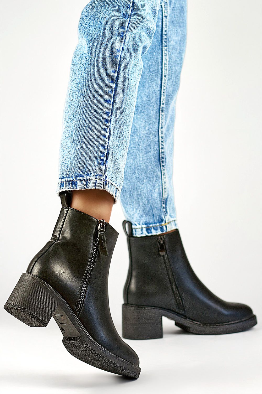 Stiefeletten mit Absatz model 200274 PRIMO