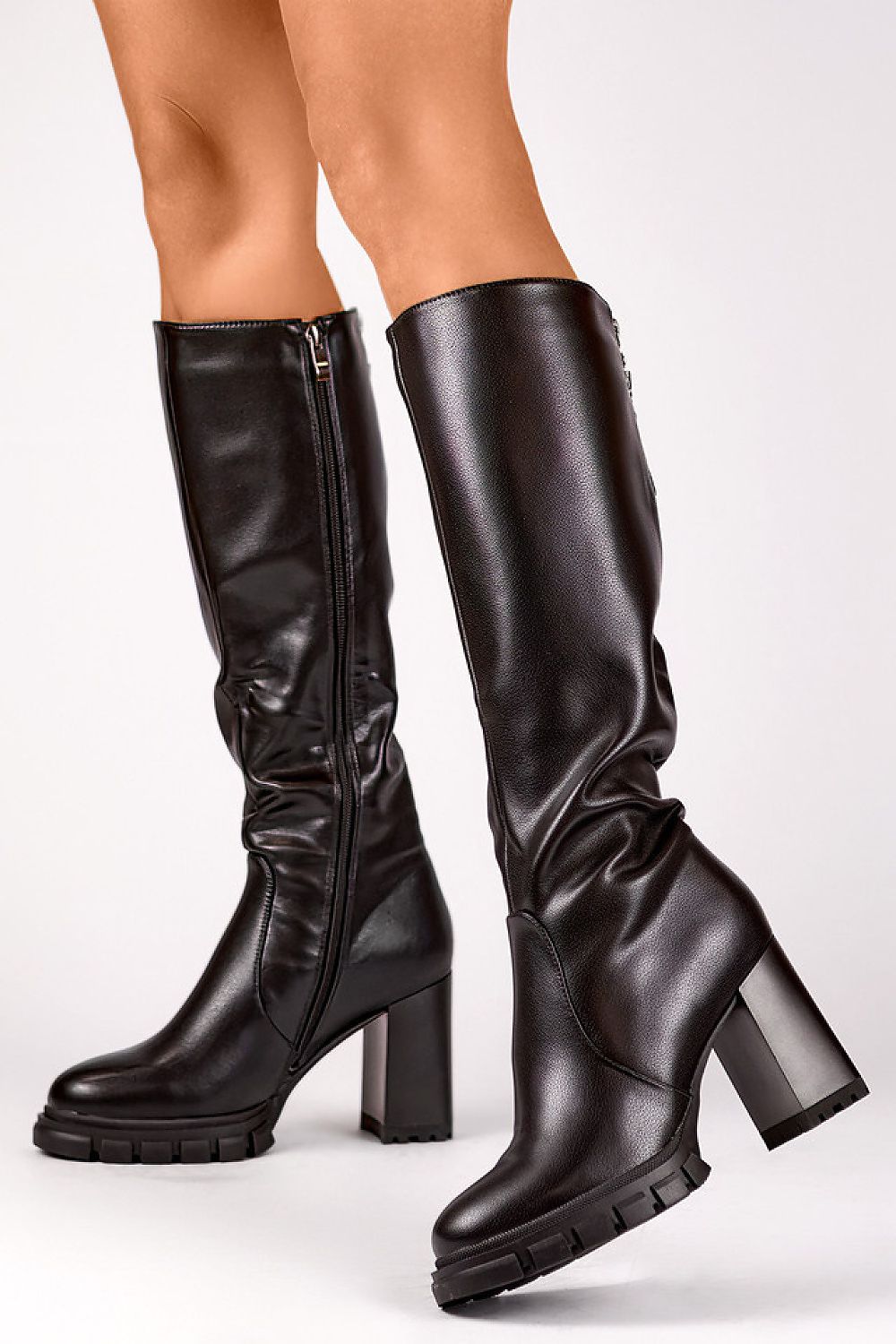 Stiefel mit Absätzen model 203042 PRIMO