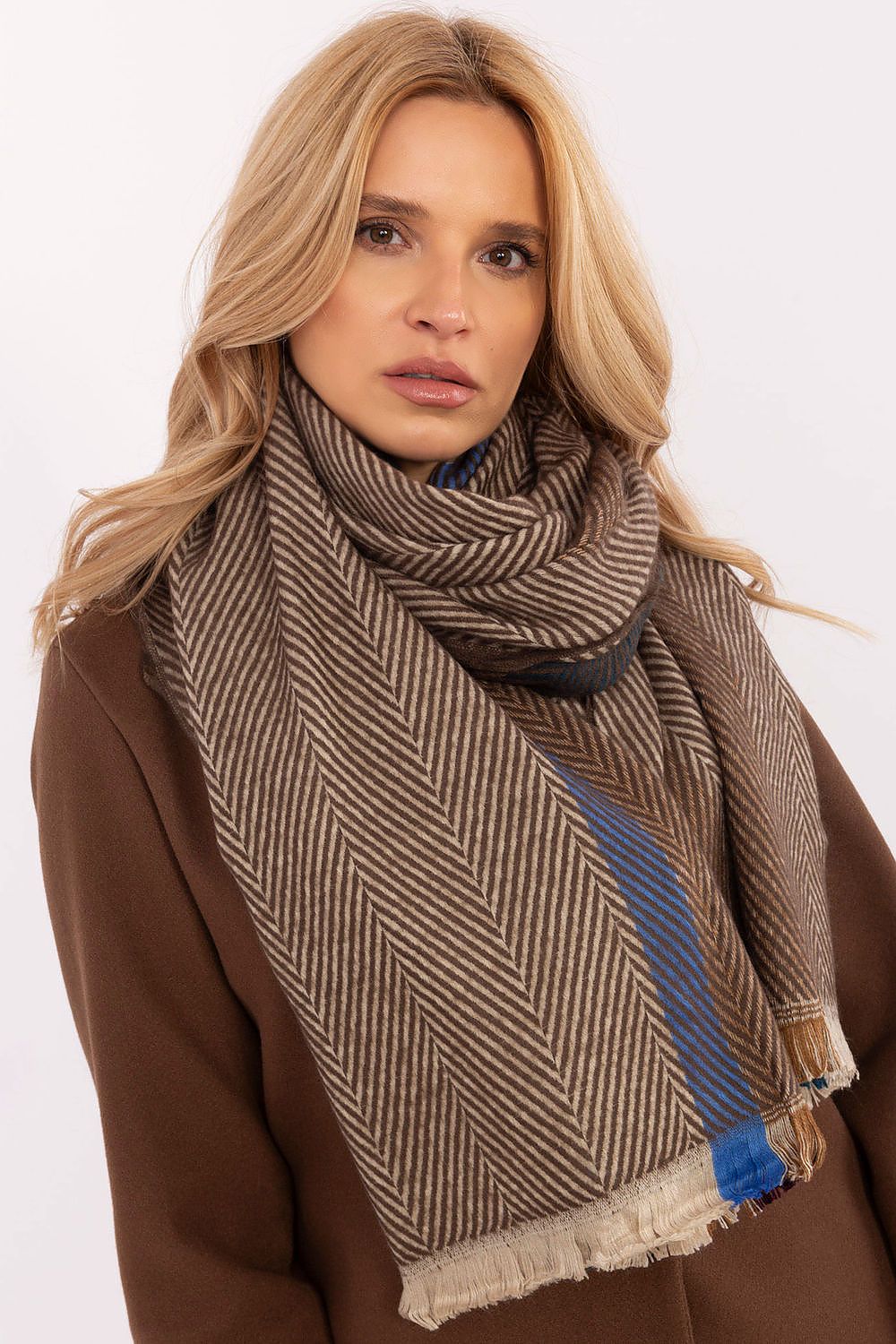 Schal model 206038 AT