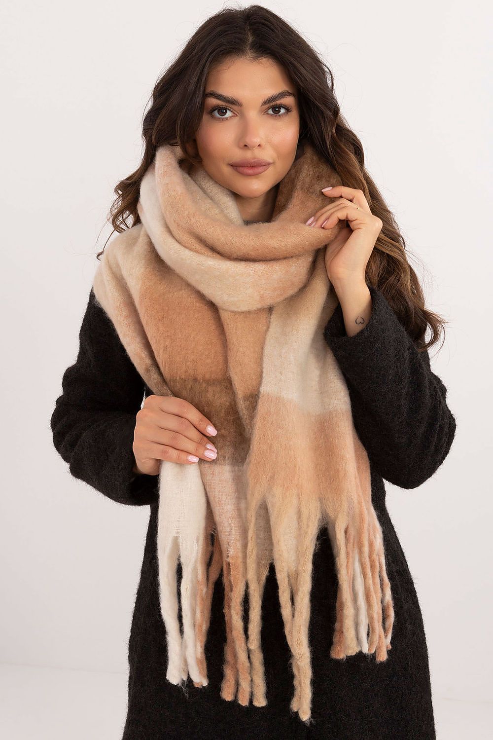 Schal model 208263 AT