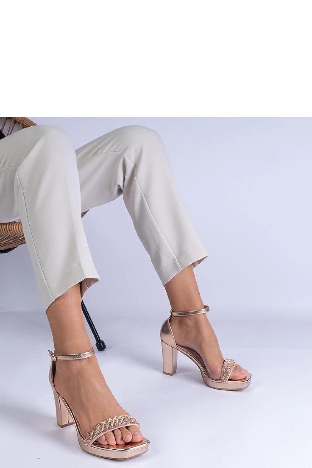 Sandalen mit Absatz model 211048 PRIMO