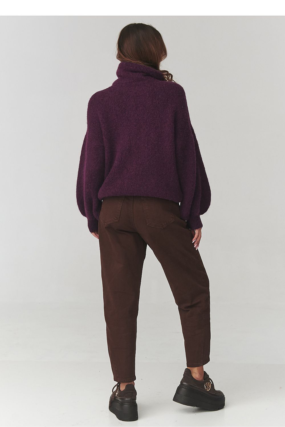 Rollkragenpullover model 220797 Makadamia