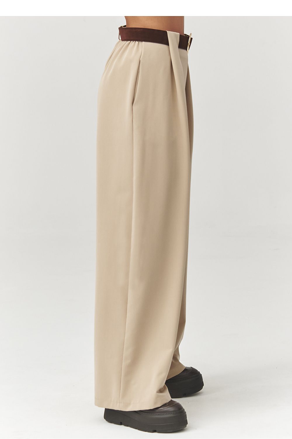 Damen Hose model 223365 Makadamia