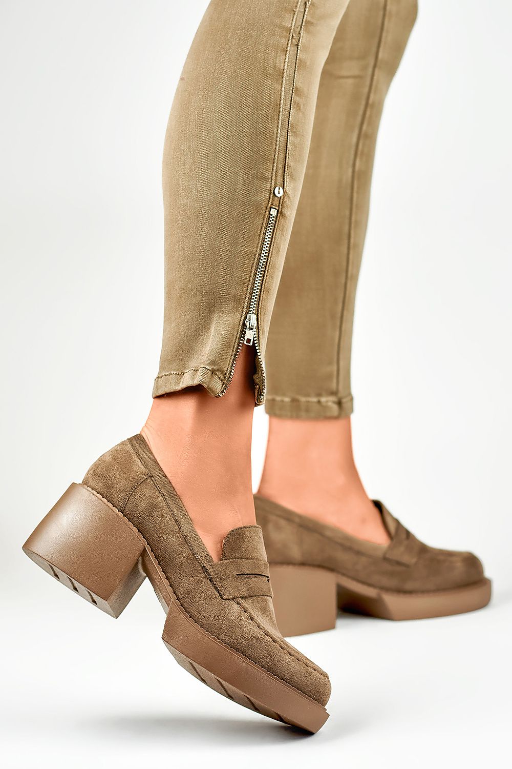 Schuhe mit Absatz model 186035 PRIMO