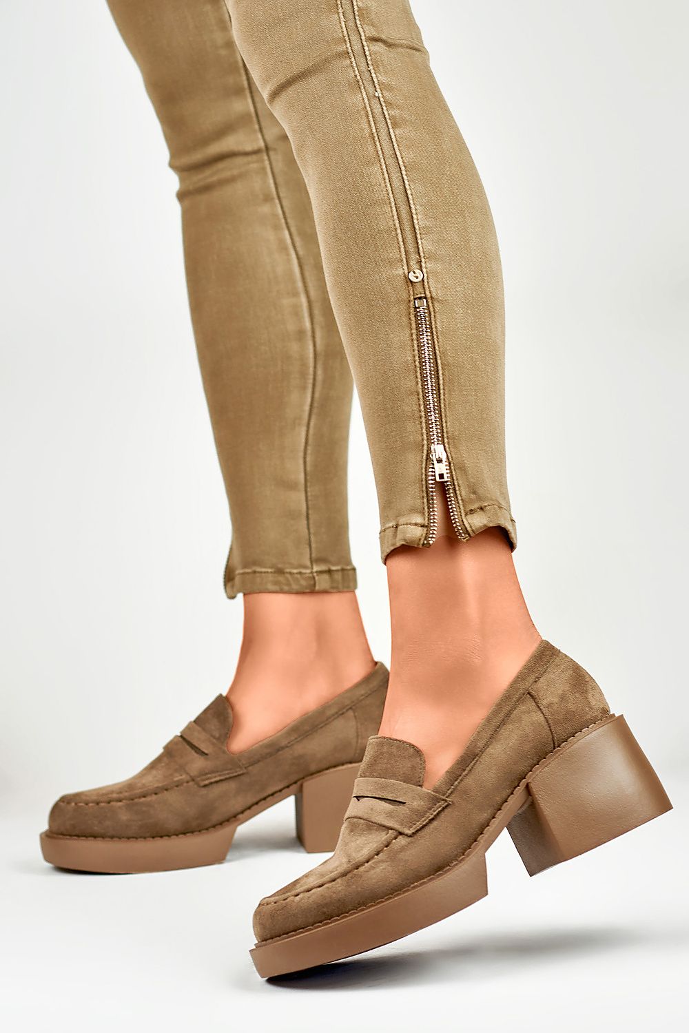 Schuhe mit Absatz model 186035 PRIMO