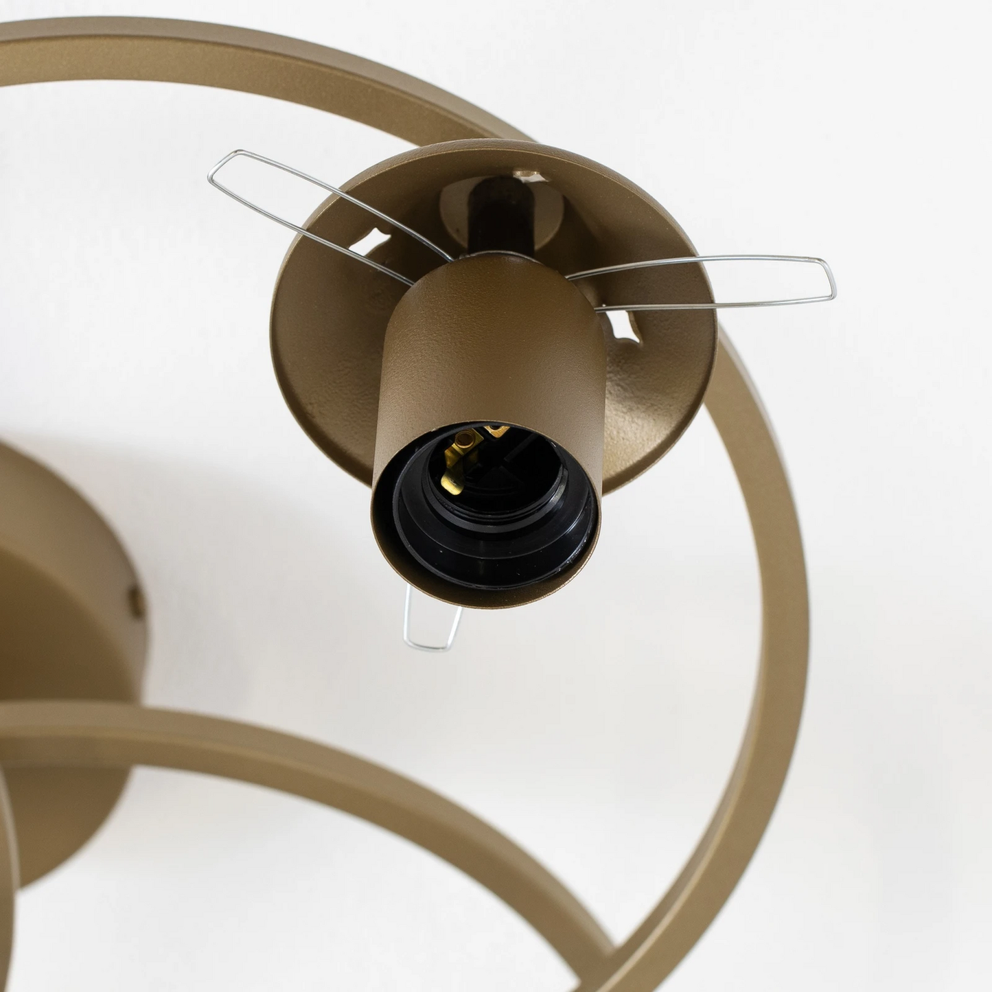 Binah loftlampi í B-flokki, gult/antíkgull, gler/málmur.