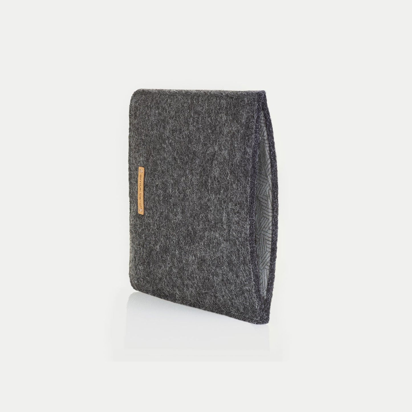 Hülle für Kindle Colorsoft 1. Gen | aus Filz und Bio-Baumwolle | anthrazit - tracks | Modell "LET"
