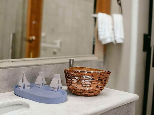 Maritimer Dekoteller mit Segelbooten – Handgefertigte Keramik-Deko in Wunschfarben