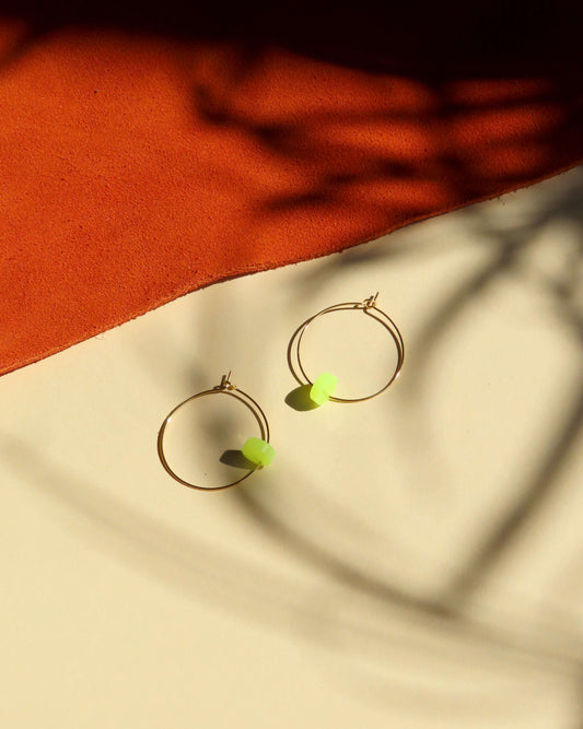 Neongelbe Dots Hoops aus Edelstahl