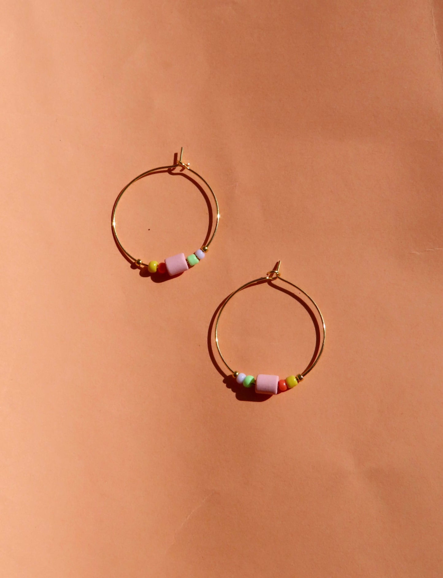 Funky Hoops aus Edelstahl mit bunten Perlen Mix 4