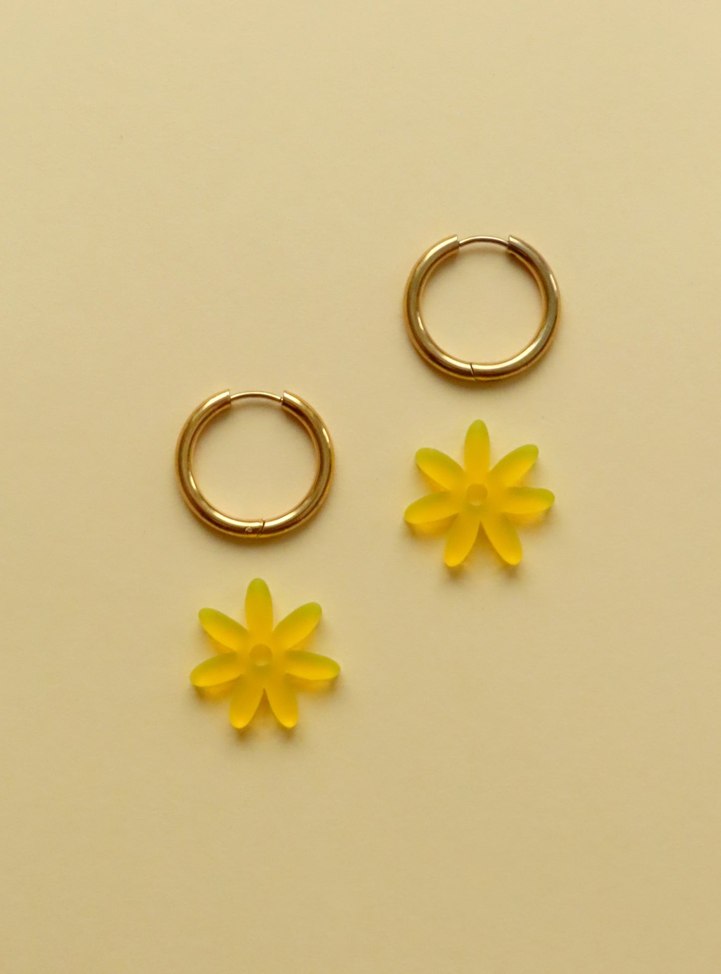 Gelbe Margarite Edelstahl Hoops