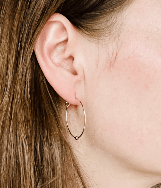 Hoops aus vergoldetem Edelstahl mit Toho Seed Perlen in rot pink