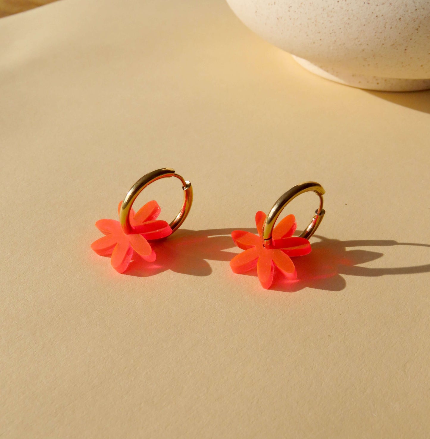 Neon Orange Margarite Edelstahl Hoops