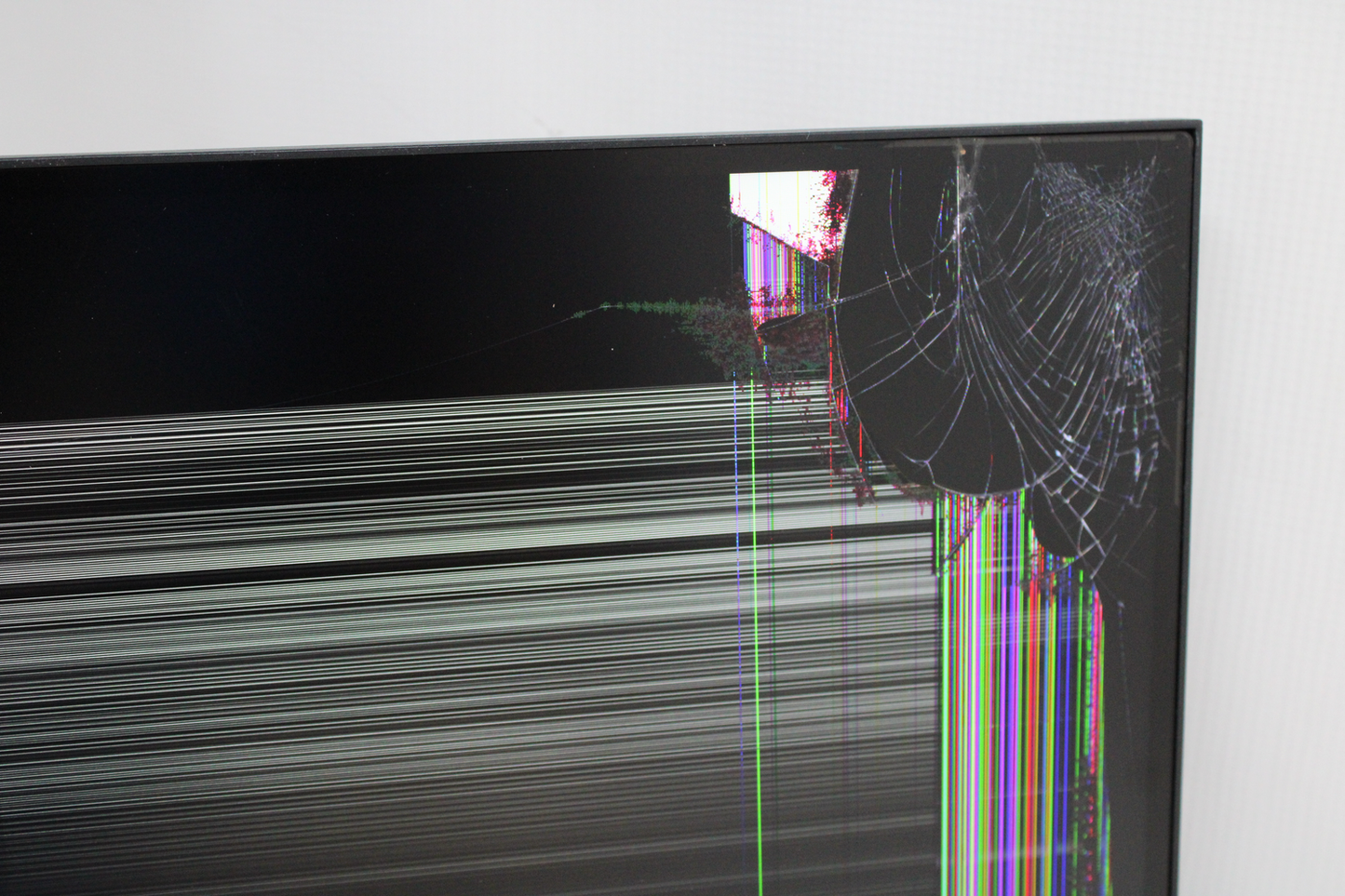 HP E27q G4 LED skjár, 68,6 cm, 27 tommur, 2560 x 1440 pixlar, gallaður vara.