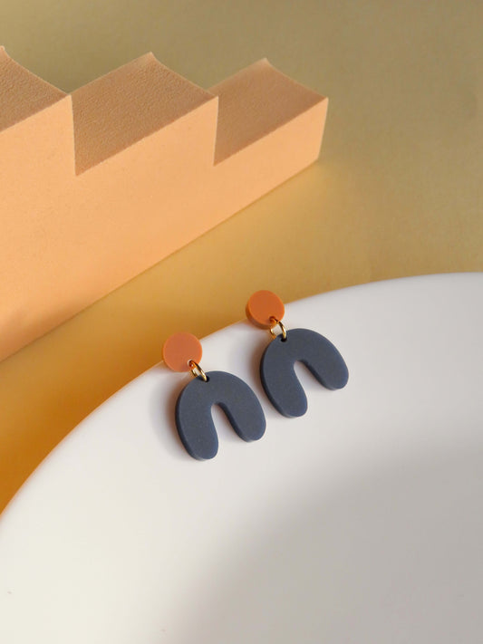 Kleine Arch Bogen Ohrringe in terracotta dunkelblau