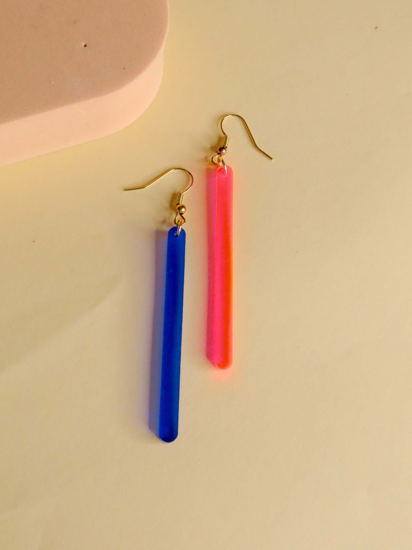 niemalsmehrohne x Kunstmuseum Basel Edition - neon lights Nr. 4 - Ohrringe