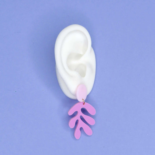 Matisse Florale Ohrringe aus Acryl in violett