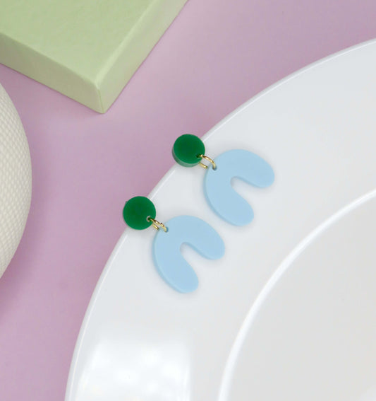 Kleine Arch Bogen Ohrringe in froschgrün hellblau