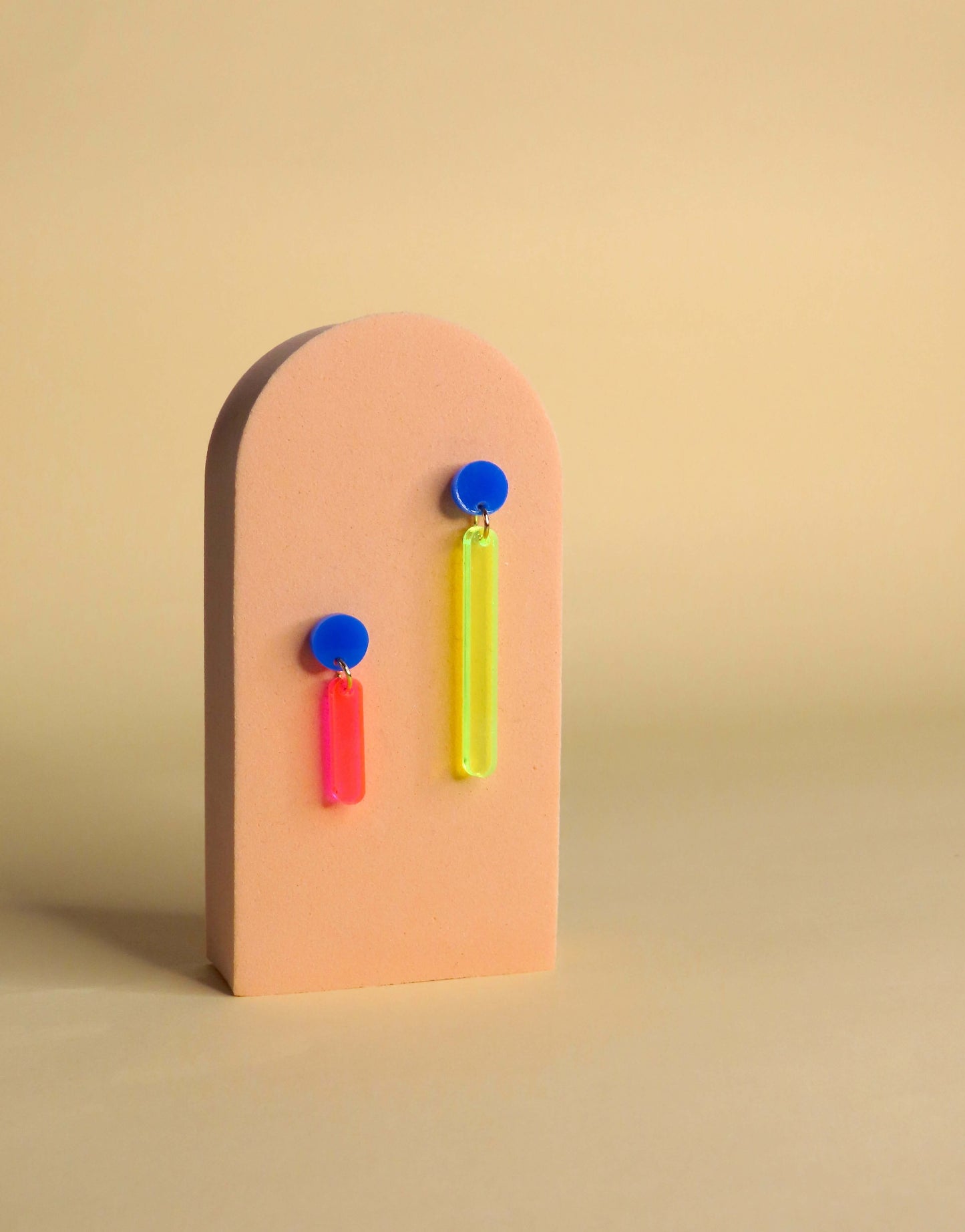 niemalsmehrohne x Kunstmuseum Basel Edition - neon lights Nr.2 - Ohrringe