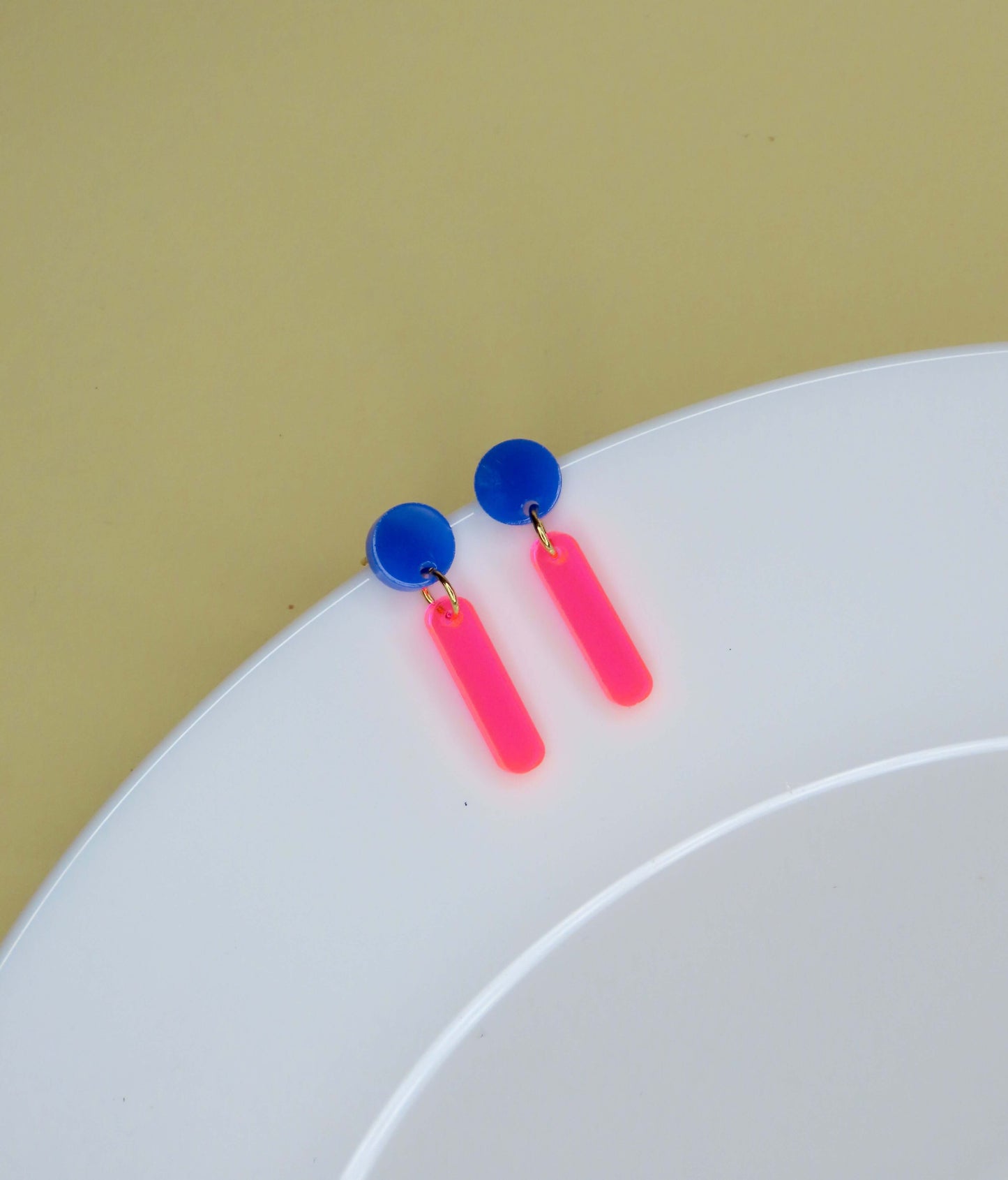 niemalsmehrohne x Kunstmuseum Basel Edition - neon lights Nr. 1  - Ohrringe