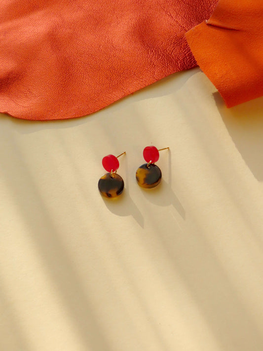 Tiny Leo Dots Bogen Statement Ohrringe in rot