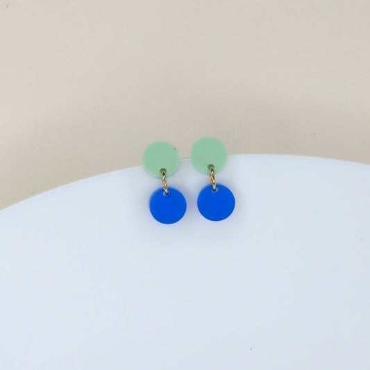 Dotty Acryl Ohrringe in hellgrün tiefblau