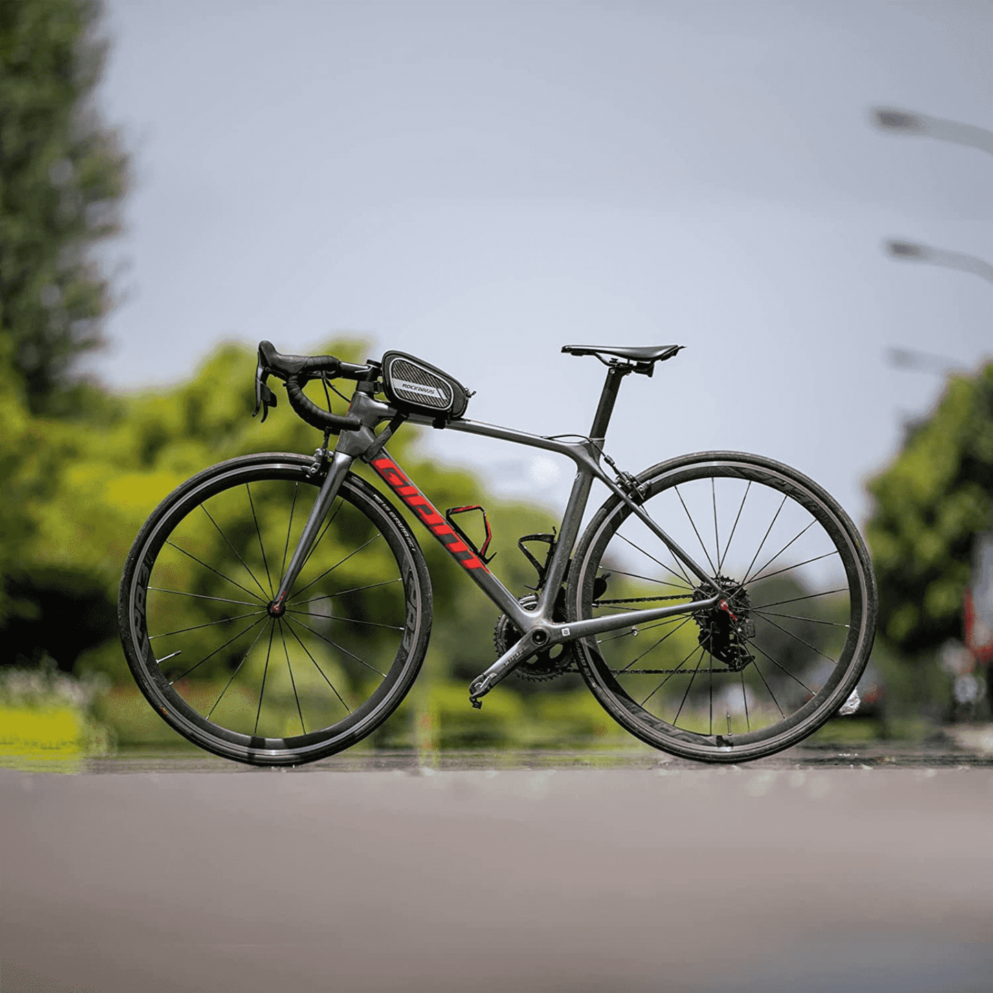 ROCKBROS poki fyrir efri rör með endurskinsmyndum og tveimur hliðarvösum, 1,8 lítrar