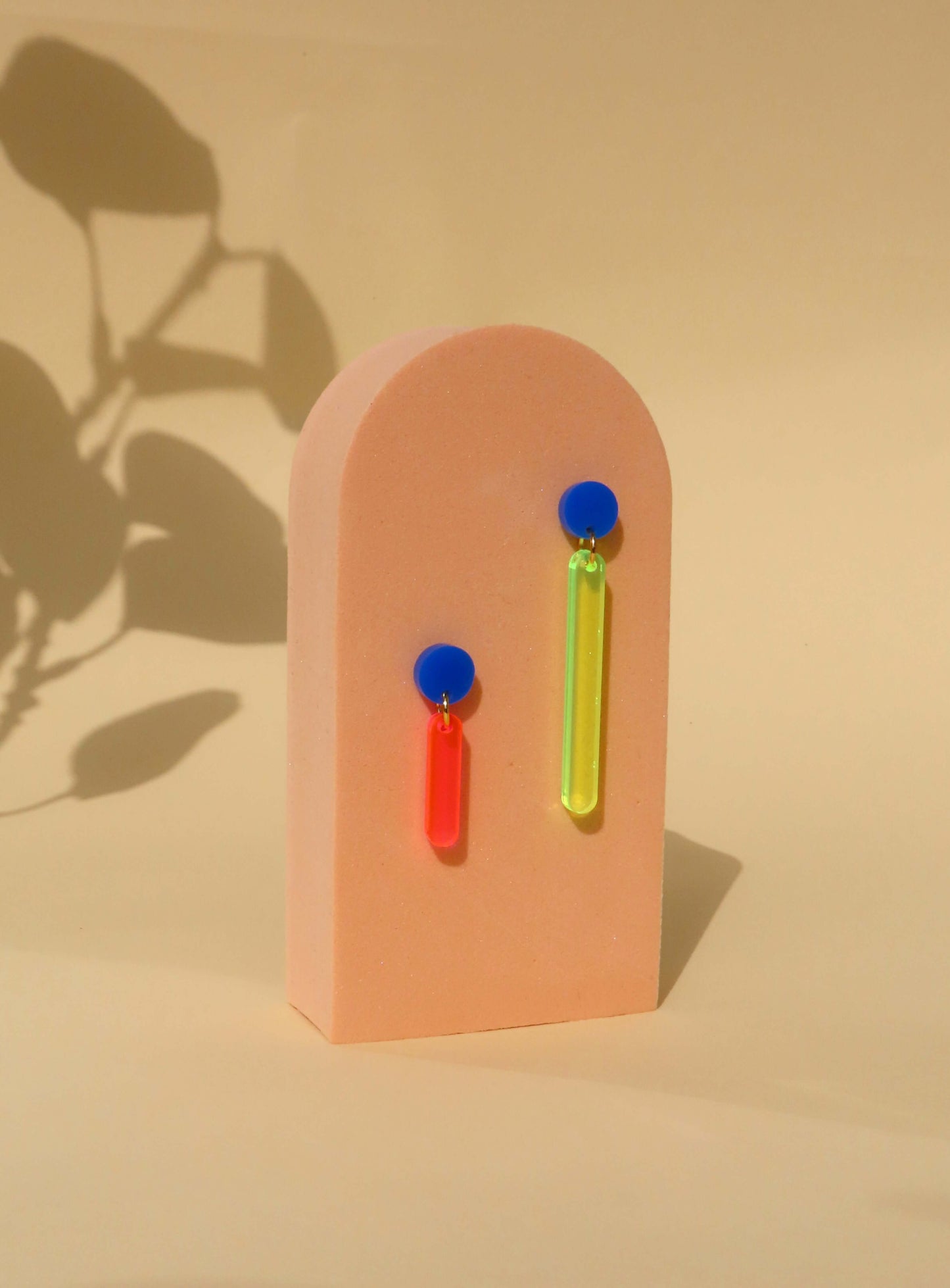 niemalsmehrohne x Kunstmuseum Basel Edition - neon lights Nr.2 - Ohrringe