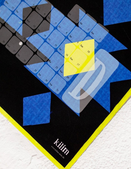 Takmörkuð upplaga af veggdagatali // Kilim Big Mountain blágrár