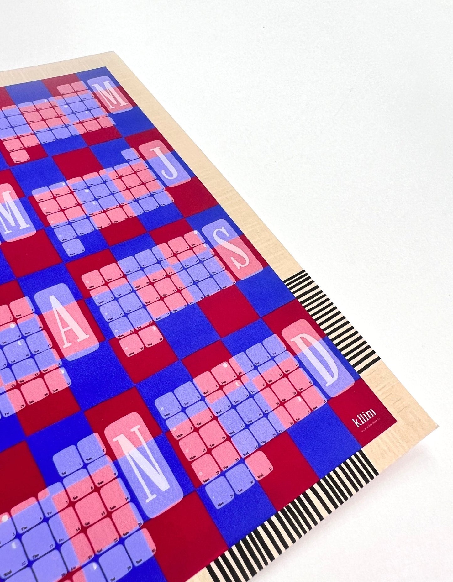 Takmarkað veggdagatal // Kelim rúðótt blátt rautt