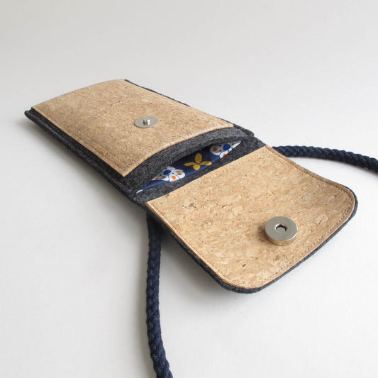 Umhängetasche für Motorola Moto G31 | aus Filz und Bio-Baumwolle | anthrazit - bloom | Modell KEDJA