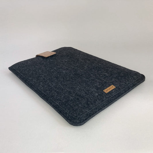 Hülle für MacBook Pro 13 | mit Magnetverschluss und extra Fach  | anthrazit - Shapes | Modell "HAKA"