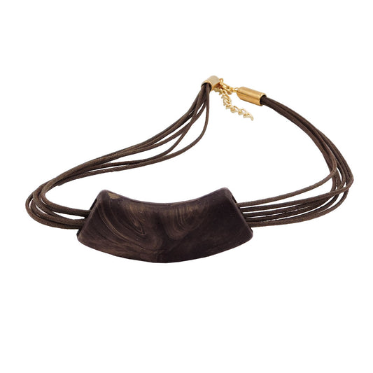 Keðja 54x19mm hengiskraut úr flötu, sveigðu röri, dökkbrúnu, marmaralituðu, mattu plasti, 45cm