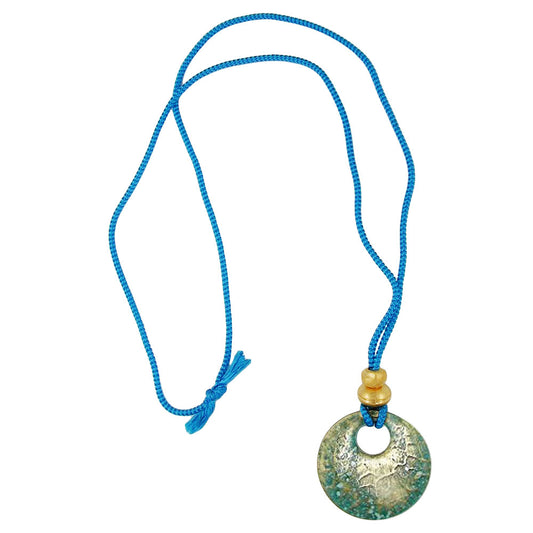 Keðja 40mm krókódílplata blá-tyrkís-gull glimmer plastsnúra ljósblá 90cm