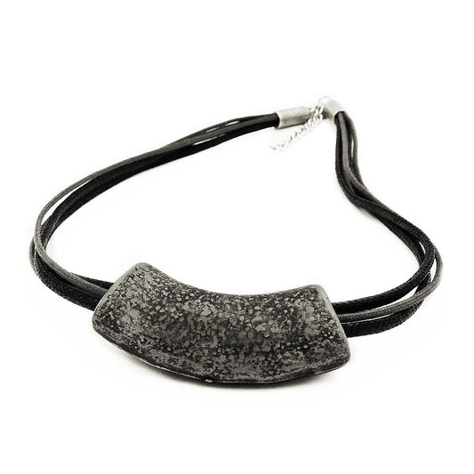 Keðja 54x19mm hengiskraut úr flötu, beygðu, antík silfurlituðu, glansandi plasti 45cm