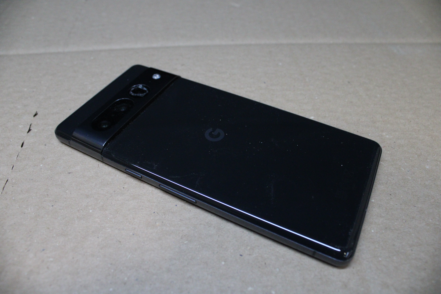 Endurnýjaður Google Pixel 7 Pro snjallsími, 5G, 128GB, 50GB, Android 13. Sjá myndir.