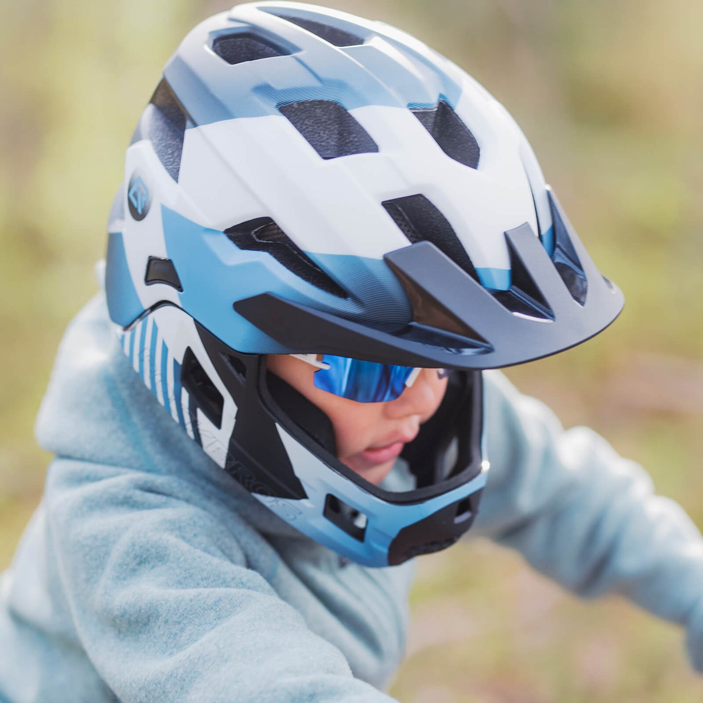ROCKBROS Kinderhelm BMX MTB Downhill Helm mit Abnehmbarem Kinnschutz und Krempe