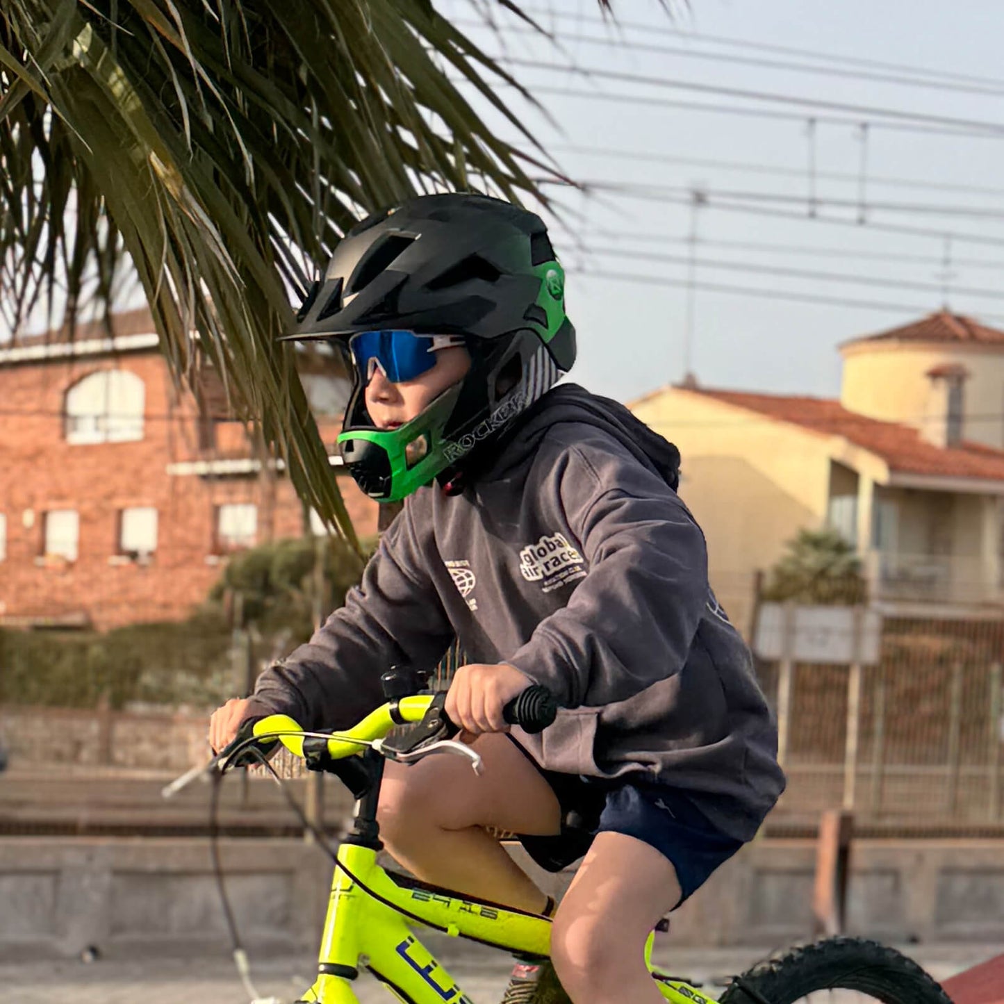 ROCKBROS Kinderhelm BMX MTB Downhill Helm mit Abnehmbarem Kinnschutz und Krempe