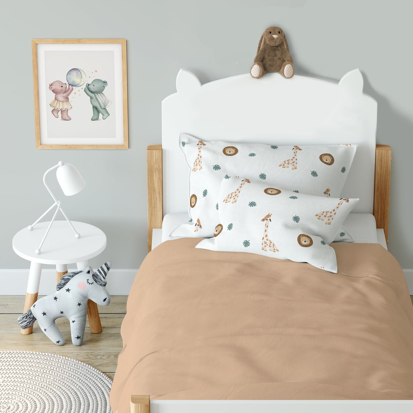 "Giraffe and Lion" Premium Children's Bedding