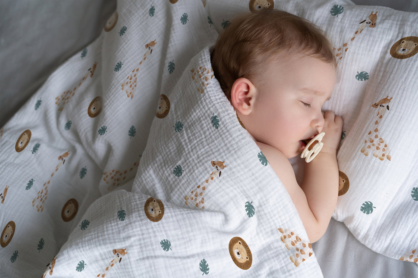 "Giraffe and Lion" Premium Children's Bedding