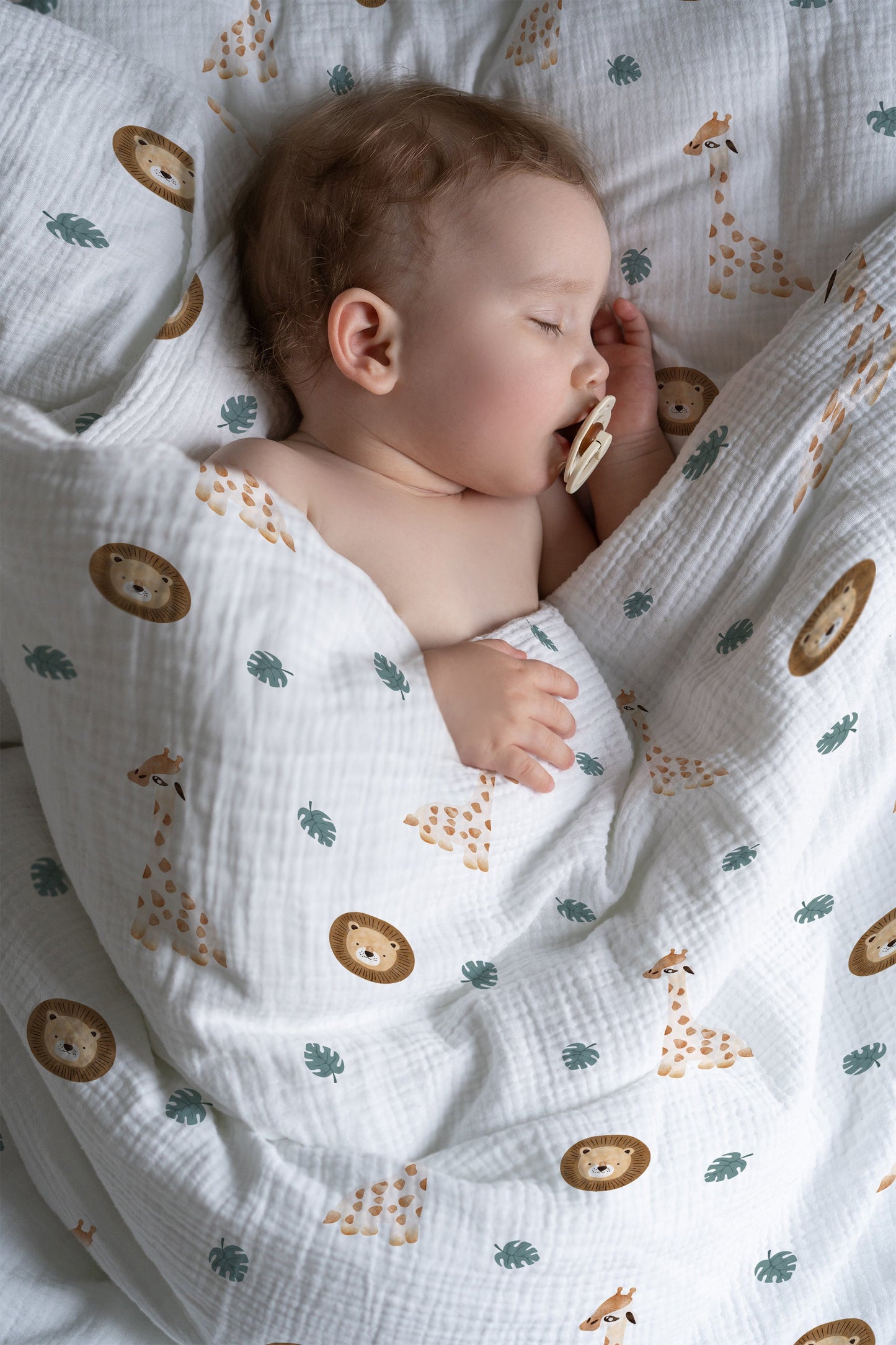 "Giraffe and Lion" Premium Children's Bedding