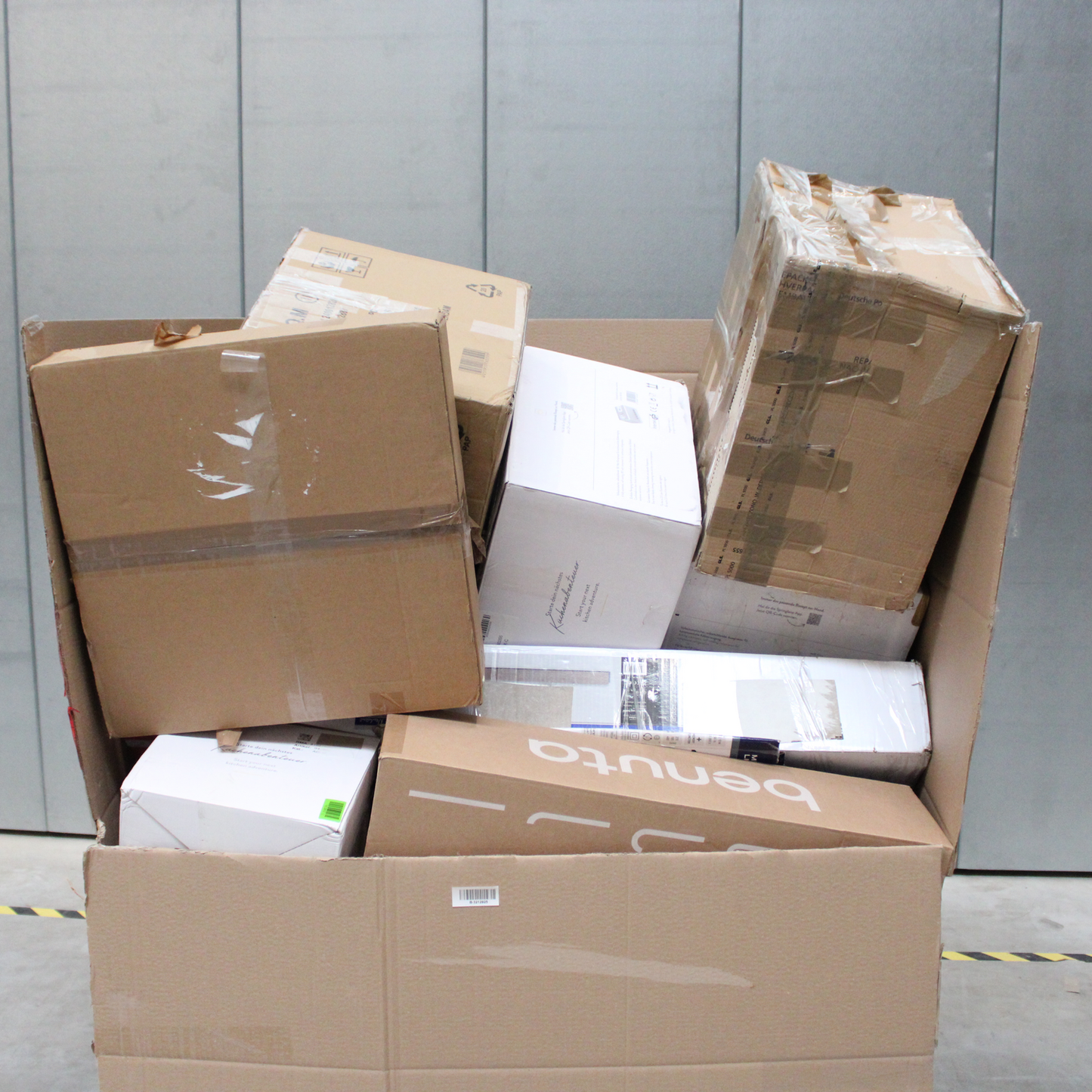 Gallaðar vörur í B-flokki, blandaðar vörur, heimilistæki, lampar, líkanasmíði, 23 x