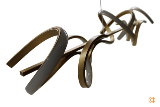 B-lager Just Light. LED hengiljós Curls loftlampi LED messing matt