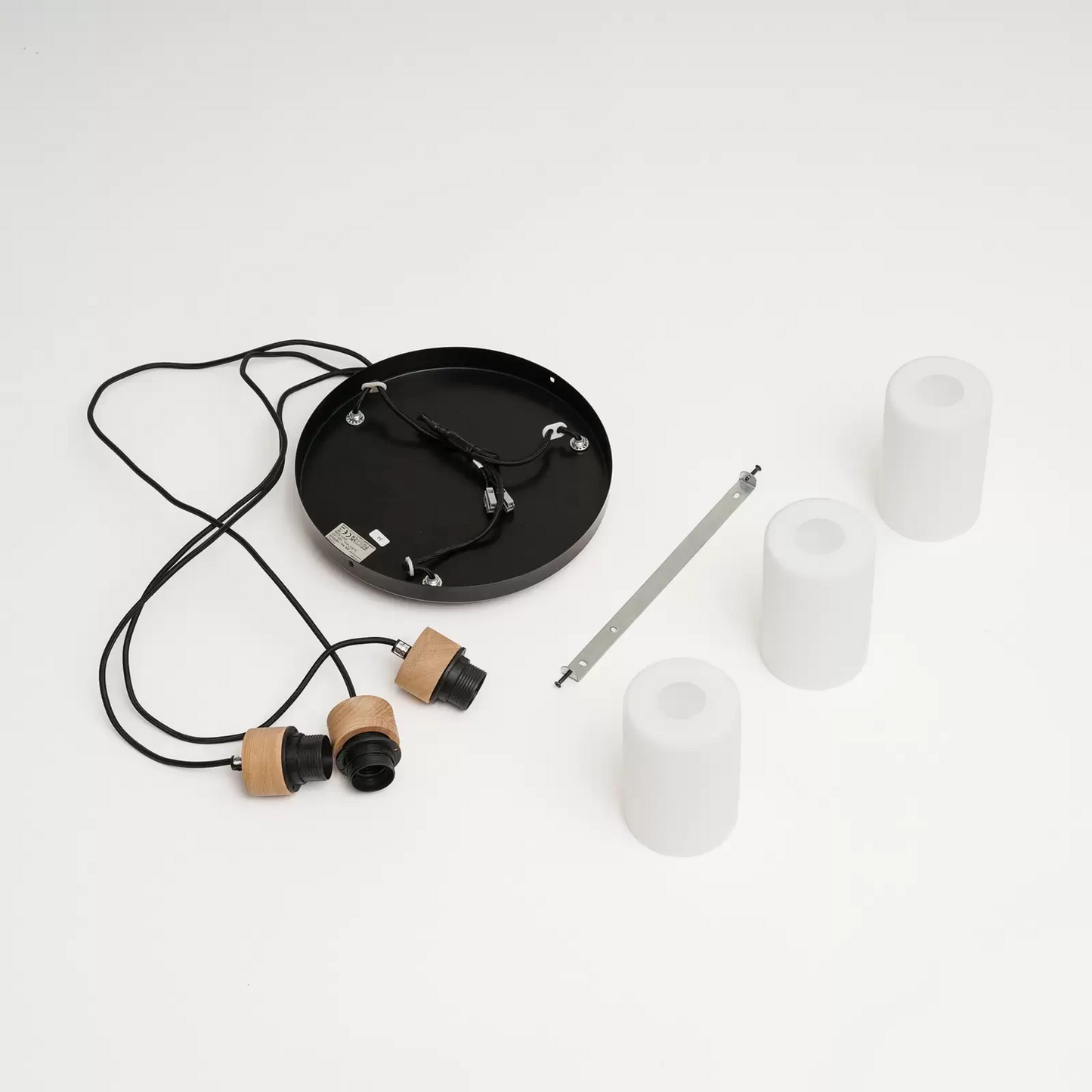 B-flokks Envostar Talia hengilampi, eik, hvítur, kringlóttur, loftlampi